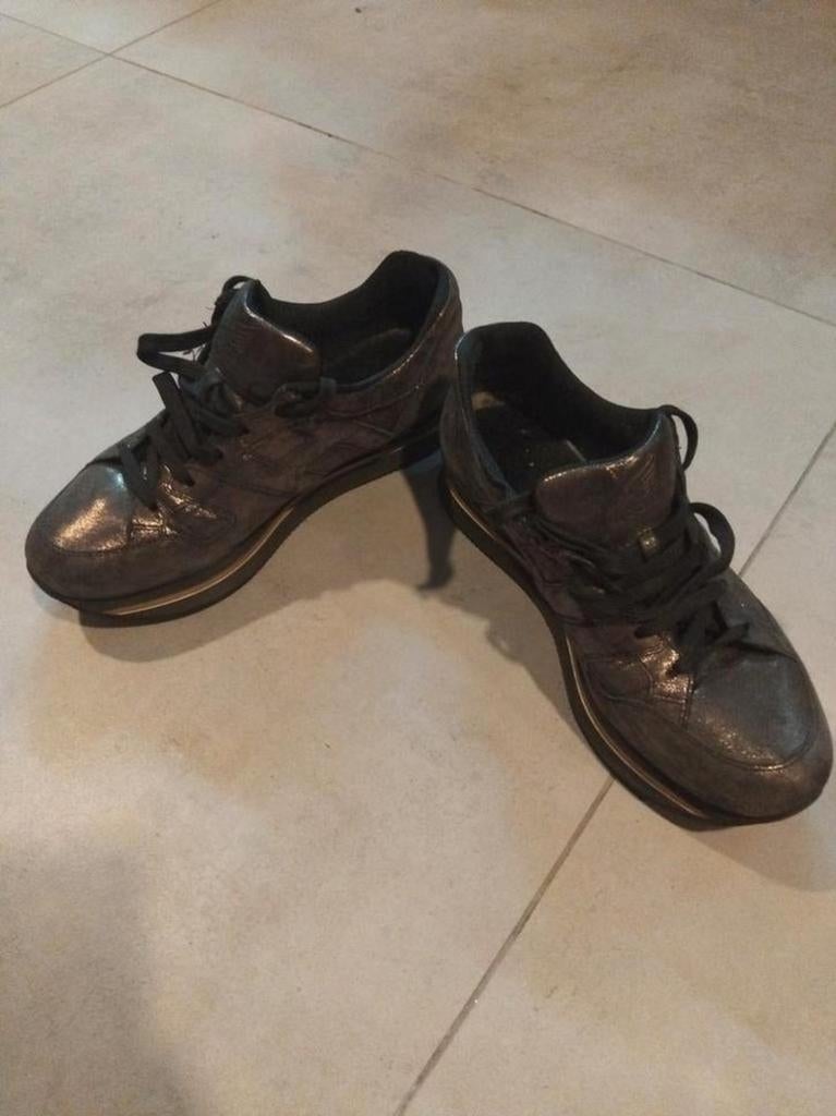 Hogan dames schoenen sneakers maat 40

Prijs 15, Kleding | Dames, Schoenen, Ophalen of Verzenden, Zo goed als nieuw, Sneakers of Gympen