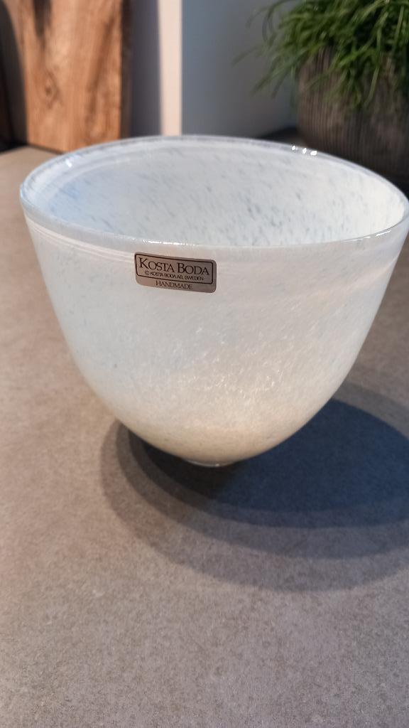 Handgemaakte Kosta Boda schaal, Antiek en Kunst, Antiek | Glas en Kristal, Ophalen of Verzenden
