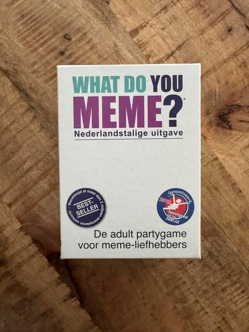 What Do You Meme? Kaartspel/Partyspel- NL editie, Hobby en Vrije tijd, Gezelschapsspellen | Kaartspellen, Zo goed als nieuw, Een of twee spelers
