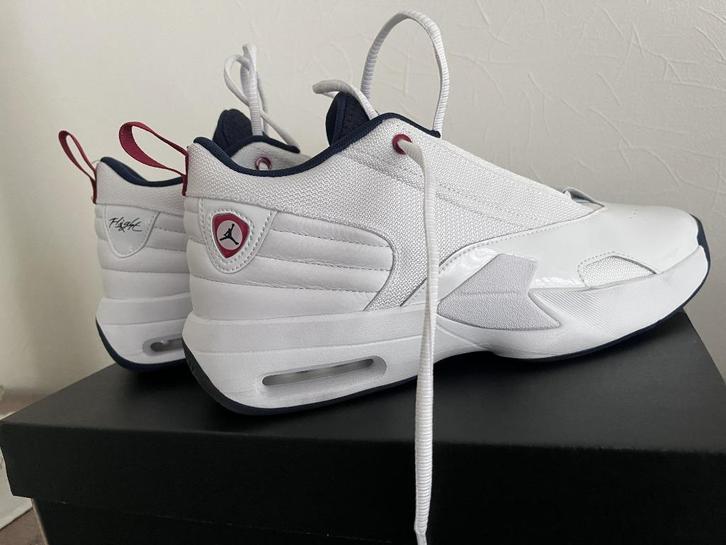 Nike Air Jordan Max Aura 6 – NIEUW – Maat 43 - incl. doos, Kleding | Heren, Schoenen, Nieuw, Sportschoenen, Wit, Ophalen of Verzenden