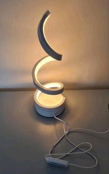 Moderne spiraalvormige LED lamp beschikbaar voor biedingen