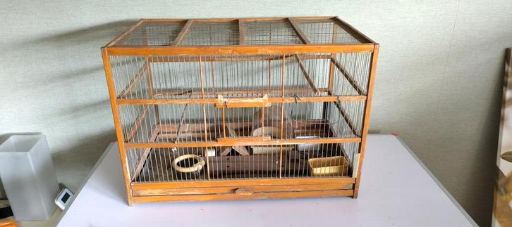 Antique vogelkooi met toebehoren vintage hout, Dieren en Toebehoren, Vogels | Hokken en Kooien, Zo goed als nieuw, Vogelkooi, Hout