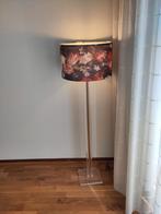 Staande vloerlamp, bloemendessin, Huis en Inrichting, Lampen | Vloerlampen, Ophalen, Kunststof, Zo goed als nieuw, Bloemendessin