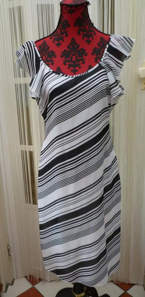 Only jurk maat L wit/zwart (42/44), Kleding | Dames, Jurken, Zo goed als nieuw, Maat 42/44 (L), Wit, Onder de knie, Ophalen of Verzenden