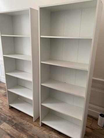 Boekenkast beschikbaar voor biedingen