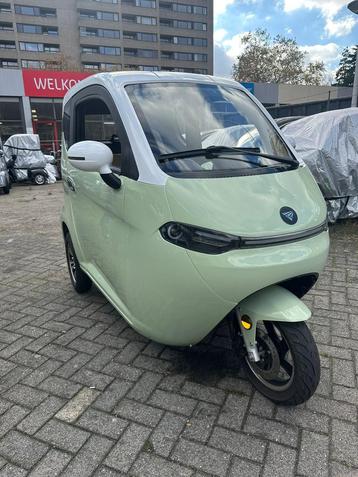 Nieuwe luxe scootmobiel 2025 rijbewijs vrij beschikbaar voor biedingen