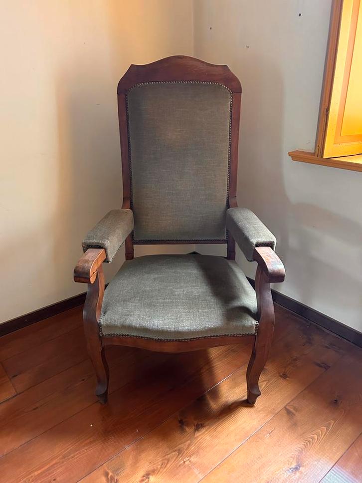 ouderwetse fauteuil met een houten frame, Huis en Inrichting, Fauteuils, Gebruikt, Hout, 50 tot 75 cm, Minder dan 75 cm, Ophalen