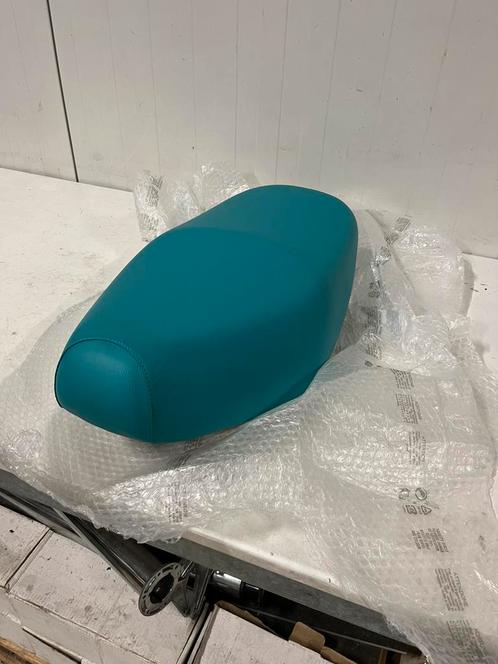 Zip type 1 duo zadel blauw turqouise nos nieuw, Motoren, Tuning en Styling, Ophalen of Verzenden