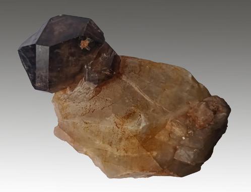 **TOP** SCEPTER ROOKKWARTS op ORTHOKLAAS uit Namibië., Verzamelen, Mineralen en Fossielen, Mineraal, Ophalen of Verzenden
