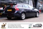 Volvo V60 2.0 T4 190 pk Nordic+, Xenon, Adaptieve CC, Trekha, Auto's, Gebruikt, Blauw, Leder en Stof, Handgeschakeld