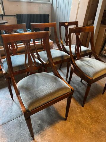 Antieke stoelen, vijf stuks beschikbaar voor biedingen