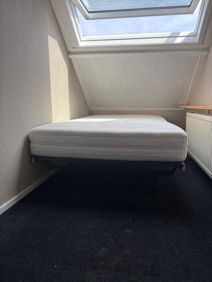 Matras met onderstel en lattenbodem 120 x 200, Huis en Inrichting, Slaapkamer | Matrassen en Bedbodems, Zo goed als nieuw, Bedbodem