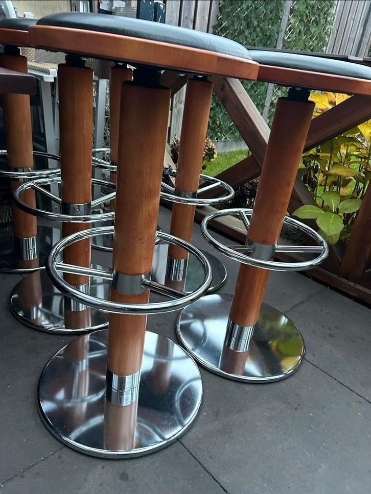 Houten barkrukken met lederen zitting, Huis en Inrichting, Barkrukken, Gebruikt, 60 tot 90 cm, Hout, Leer, Metaal, 5 krukken of meer