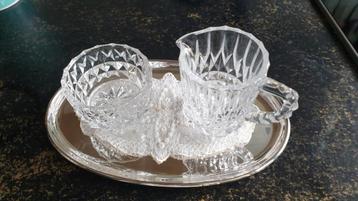 Kristallen roomstelletje op verZilveren dienblad beschikbaar voor biedingen