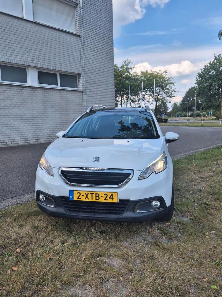 Peugeot 2008 (lage km/trekhaak/Pano/Navi/Airco), Auto's, Peugeot, Particulier, Benzine, B, SUV of Terreinwagen, Handgeschakeld