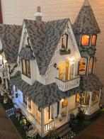 Poppenhuis Victoriaans met inrichting, Verzamelen, Poppenhuizen en Toebehoren, Ophalen, Zo goed als nieuw, Poppenhuis