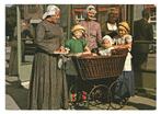 952688	Schagen	Klederdracht	kinderwagen NH	Leuke oude Kaart, Verzamelen, Ophalen of Verzenden, Ongelopen, Noord-Holland