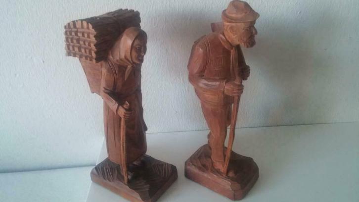 2 mooi bewerkte beelden van een oud houthakkers echtpaar., Antiek en Kunst, Kunst | Beelden en Houtsnijwerken, Ophalen of Verzenden