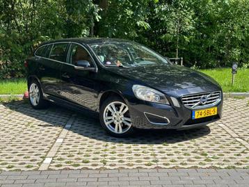 Volvo V60 1.6 T4 Momentum Trekhaak Leder beschikbaar voor biedingen