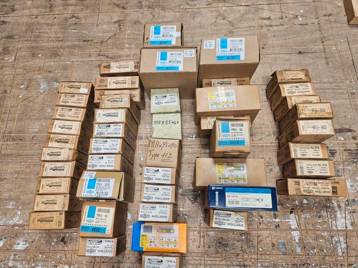 Partij keilbouten +/- 60kg, Doe-het-zelf en Verbouw, IJzerwaren en Bevestigingsmiddelen, Zo goed als nieuw, Bouten of Moeren, Ophalen