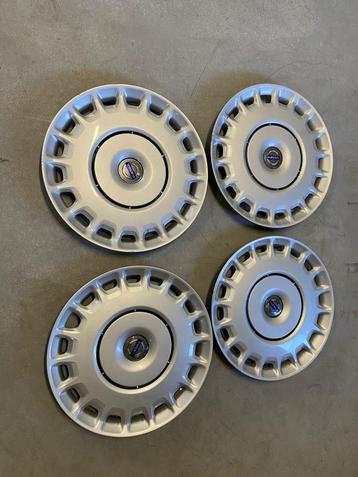 Wieldoppen Volvo 15 inch beschikbaar voor biedingen