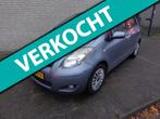 Toyota Yaris 1.3 VVTi Aspiration NIEUWE APK/AFLBEURT 3 MAAND, Auto's, Voorwielaandrijving, Stof, Gebruikt, Zwart