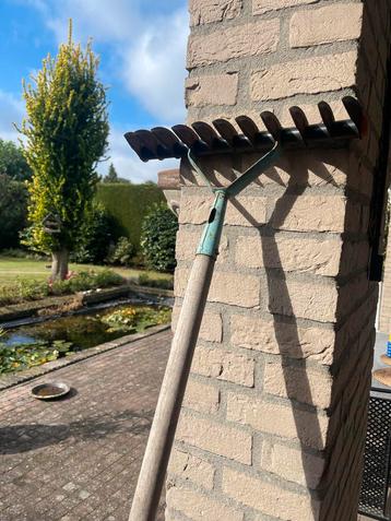 Verticuteerhark met lange steel (1.65m) van Gardena beschikbaar voor biedingen