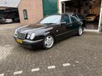 Mercedes-Benz E55 AMG Combi AUT 2001 Zwart, Auto's, Mercedes-Benz, Achterwielaandrijving, Zwart, Dealer onderhouden, 93 €/maand