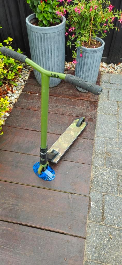 NKD rally v4 stuntstep met standaard, Fietsen en Brommers, Steps, Zo goed als nieuw, Gewone step, Ophalen