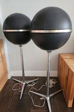 2 zwarte Grundig audiorama design bol speakers op voet, Gebruikt, Minder dan 60 watt, Front, Rear of Stereo speakers, Ophalen