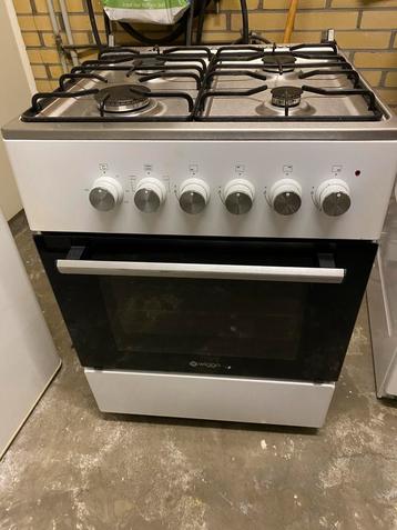 Wiggo Gasfornuis met oven + gasslang beschikbaar voor biedingen