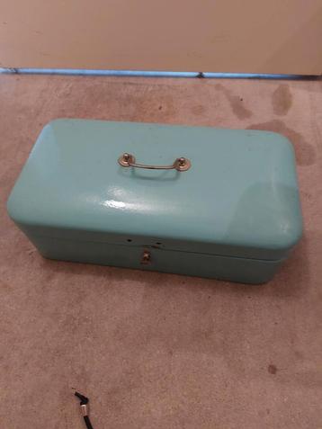 Turkooise Emaille Broodtrommel - Vintage Keukenaccessoire beschikbaar voor biedingen