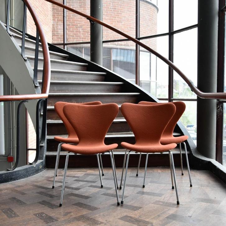 Set van 4 Fritz hansen vlinderstoelen, Huis en Inrichting, Stoelen, Zo goed als nieuw, Vier, Stof, Overige kleuren, Ophalen of Verzenden
