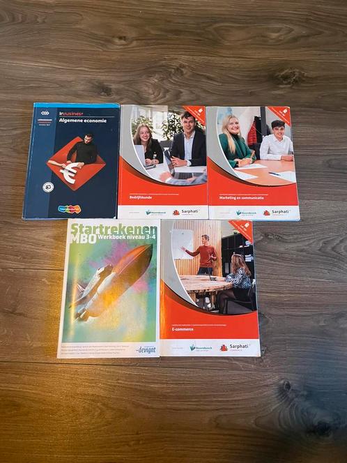 Schoolboeken commercieel leerjaar 1 hoornbeeck college, Boeken, Schoolboeken, Gelezen, Overige niveaus, Ophalen of Verzenden