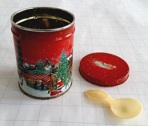 Klein blikken theebusje met afbeelding van een kerstmarkt, Verzamelen, Blikken, Gebruikt, Thee, Overige merken, Ophalen of Verzenden