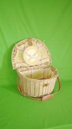 Vintage Wicker Picnic Basket | Yellow Checkered Interior, Hobby en Vrije tijd, Picknickmanden, Verzenden, Nieuw
