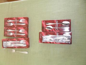 Christofle versailles bestek 150  verz.en  nieuw en zgan. beschikbaar voor biedingen