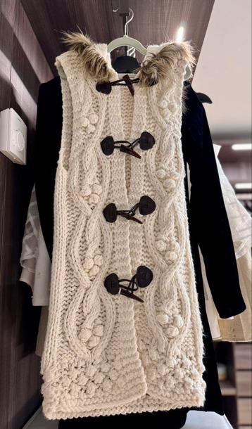 Stylish White Knitted Vest by Belcci beschikbaar voor biedingen