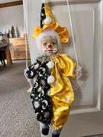 Vintage clown op schommel goud , geel, wit, zwart, Antiek en Kunst, Antiek | Porselein, Ophalen of Verzenden