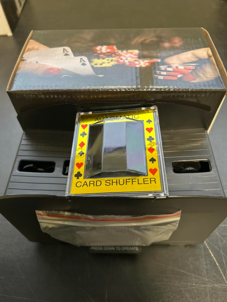 Automatische Kaartenschudder - Nieuw in Doos, Vijf spelers of meer, Ophalen of Verzenden, Nieuw, Reisspel