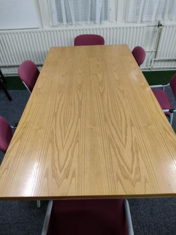 grote tafel van 100 x 200 cm, wellicht voor een vereniging? beschikbaar voor biedingen