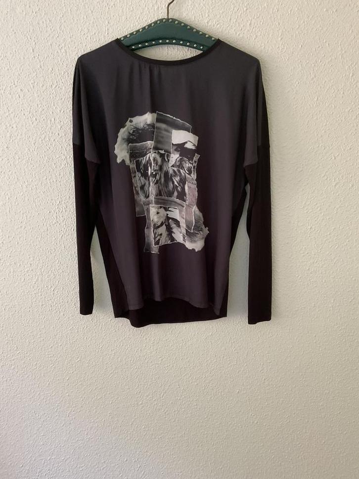 AAIKO T-shirt, Kleding | Dames, T-shirts, Zo goed als nieuw, Maat 38/40 (M), Zwart, Lange mouw, Ophalen of Verzenden