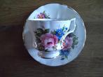 Vintage Kop en Schotel met Bloemmotief royal windsor, Verzamelen, Porselein, Kristal en Bestek, Ophalen, Zo goed als nieuw, Porselein