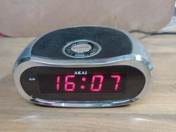Vintage Akai klokradio beschikbaar voor biedingen