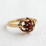 Vintage 9K gouden cluster ring met granaat - 17,25, Ophalen of Verzenden, Zo goed als nieuw, 17 tot 18, Met edelsteen