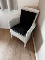 Gratis ophalen Twee rieten stoelen - moeten opnieuw gespoten, Ophalen, Gebruikt, Twee, Wit