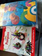 Pompons maken boekje en Pomponset 3 delig, Hobby en Vrije tijd, Ophalen of Verzenden, Zo goed als nieuw, Haken, Patroon of Boek