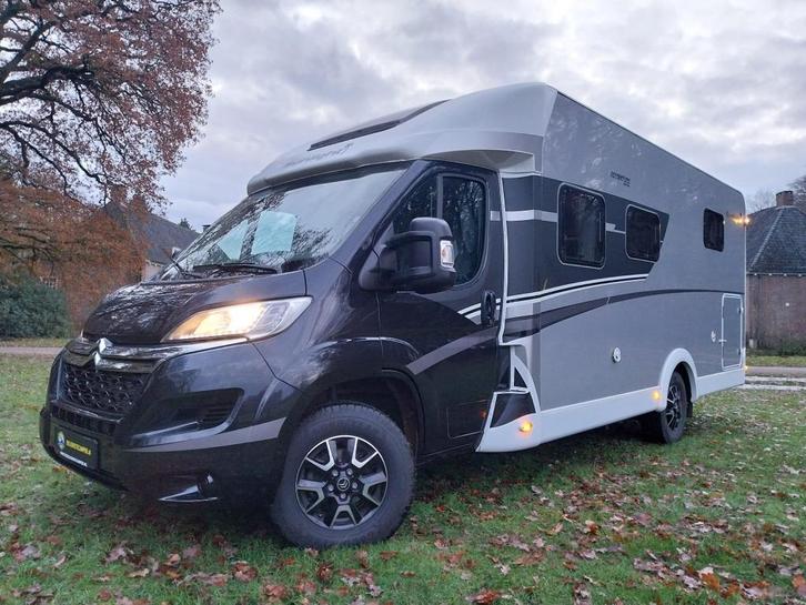 Stoere Sunlight T68 XV met trekhaak en zonnepaneel !!!, Caravans en Kamperen, Campers, Bedrijf, tot en met 4, Half-integraal, Sunlight