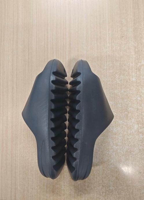 Yeezy slides 44, Kleding | Heren, Schoenen, Zo goed als nieuw, Ophalen of Verzenden