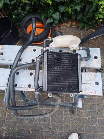 Yamaha aerox radiateur compleet met slangen. beschikbaar voor biedingen